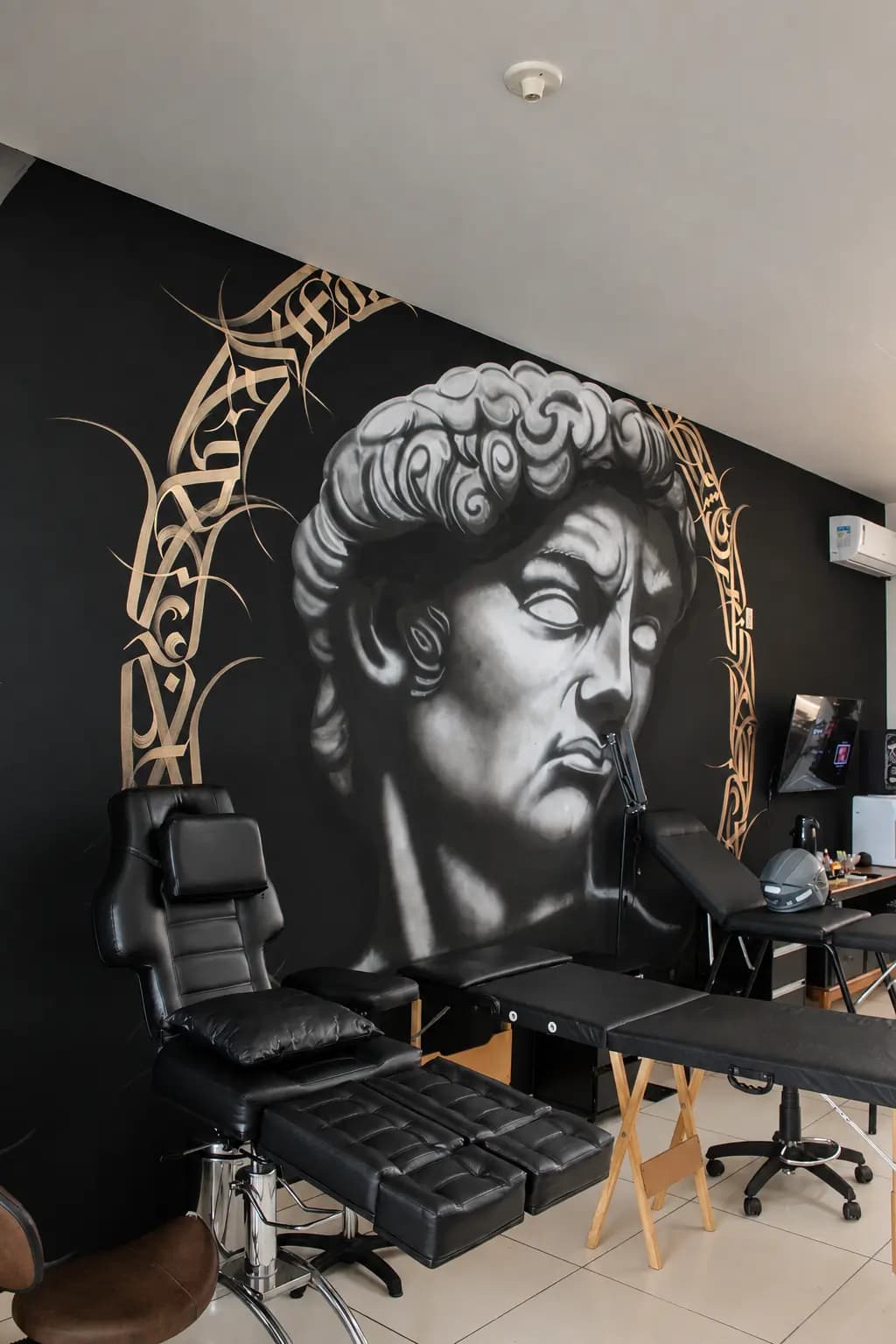 Estrutura profissional do Porcel Tattoo Studio