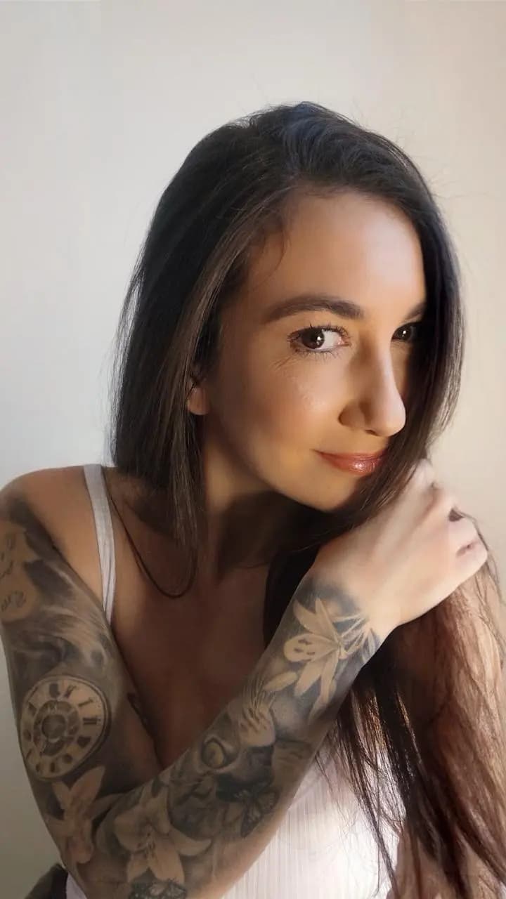 JO CONTE, artista residente do Porcel Tattoo Studio