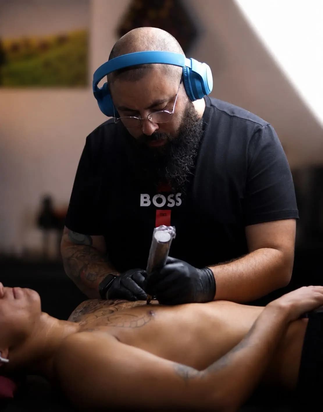 Porcel, fundador do Porcel Tattoo Studio em Florianópolis